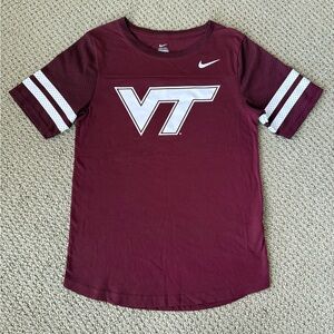 Nike Women’s Virginia Tech Hokies   Burgundy VT Logo Tee with Jersey Accents